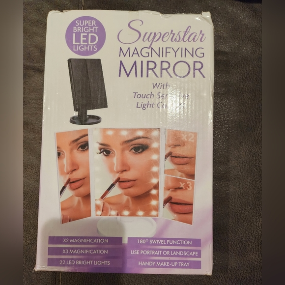 Magnifying mirror with touch sensitive light black new in box - Picture 1 of 6